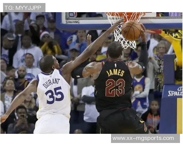 库里精彩彩虹球被判无效裁判延迟吹哨引发争议